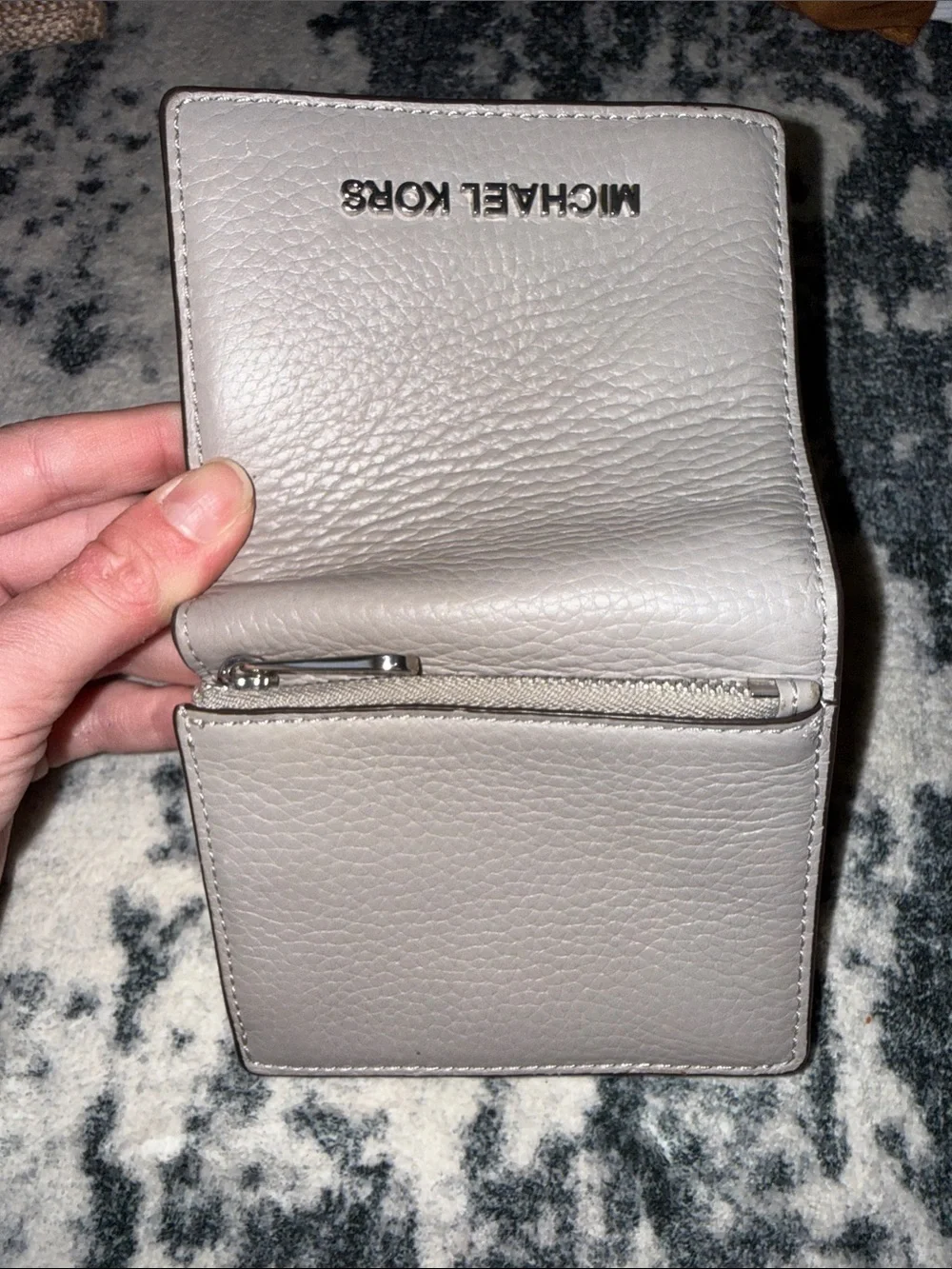 MICHAEL KORS Pebbled Leather Card Holder in Light Gray